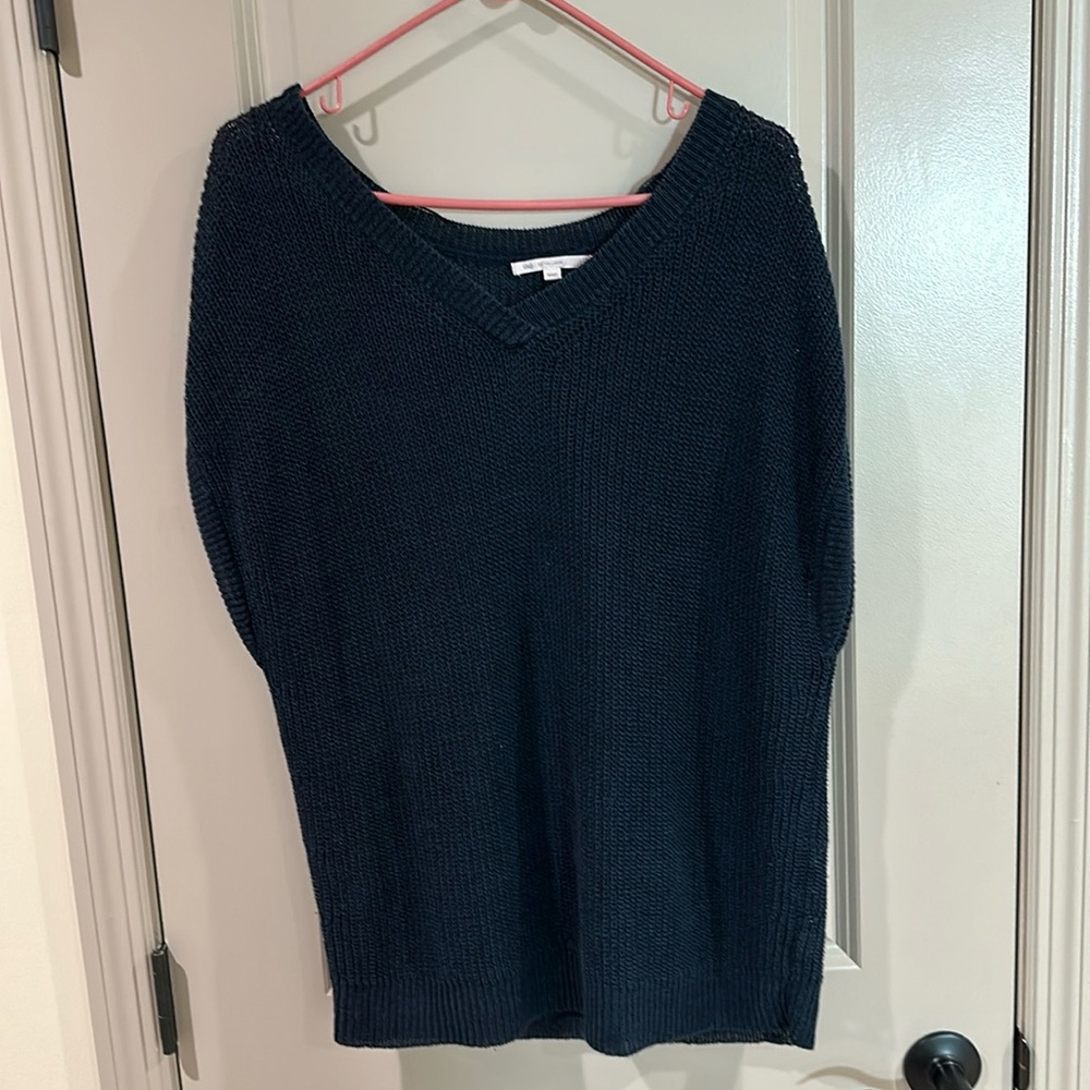 Gap short sleeved sweater in size XL